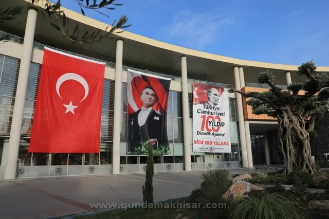 Akhisar Belediyesi 100. Yılında Şehri Bayraklarla Donatıyor
