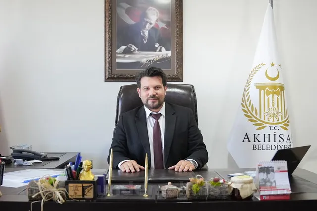 AKHİSAR BELEDİYESİ’NDE YENİ BİR BAŞKAN YARDIMCISI EMRE OKKALI