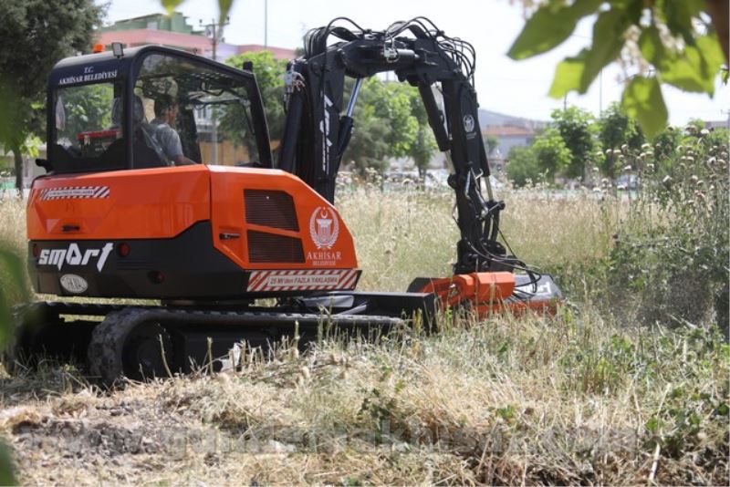 Akhisar Belediyesi’nin yeni iş aracı Ekskavatör çalışmalara başladı