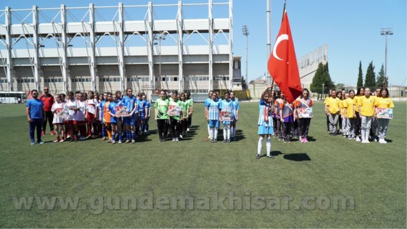 Okul Sporları Futbol Yıldızlar Kız ve Erkek Türkiye Şampiyonası Manisa’da Başladı